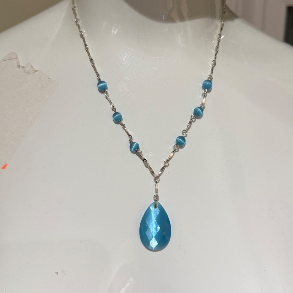 Vtg Avon Blue‎ Cat's Eye Drop Necklace Silver Tone Chain Pendant Jewelry Gift - Picture 2 of 3